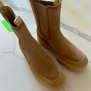 Sam Edelman Chelsea boot NWT Light golden Carmel size 6